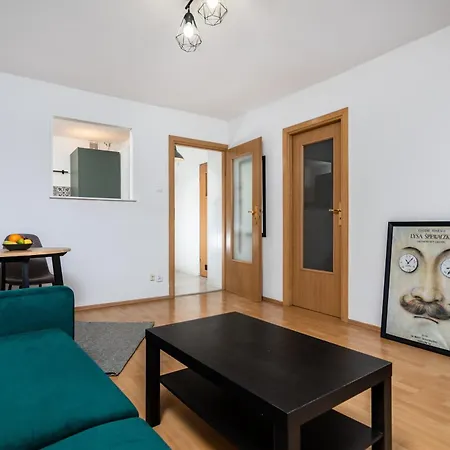 Cozy Railway Corner In - By Upstairs Apartament *